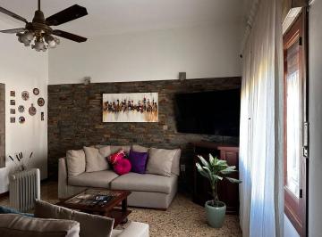 Casa · 223m² · 4 Ambientes · 4 Cocheras · Venta Casa 4 Ambientes Florencio Varela
