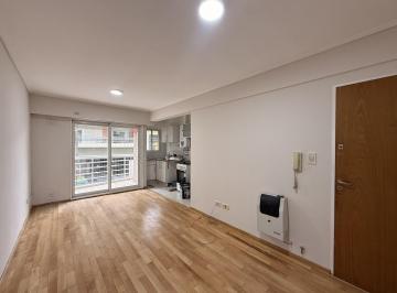 Departamento · 45m² · 2 Ambientes · Departamento de 1 Dormitorio con Balcon Al Frente en Zona Centro