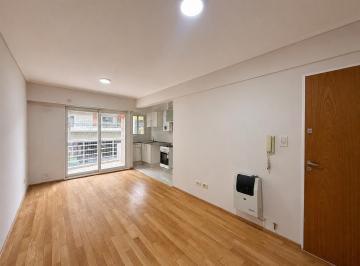 Departamento · 45m² · 2 Ambientes · Departamento de 1 Dormitorio con Balcon Al Frente en Zona Centro