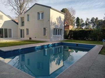 Casa · 232m² · 5 Ambientes · 2 Cocheras · Casa en Alquiler 5 Ambientes en Golfers Country Club