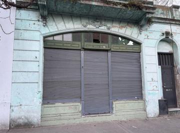 Casa de 3 ambientes, Parque Chacabuco · Av Centenera 1794 Casa con Local