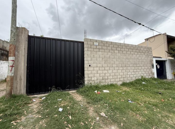 Bodega-Galpón · 140m² · 2 Ambientes · 3 Cocheras