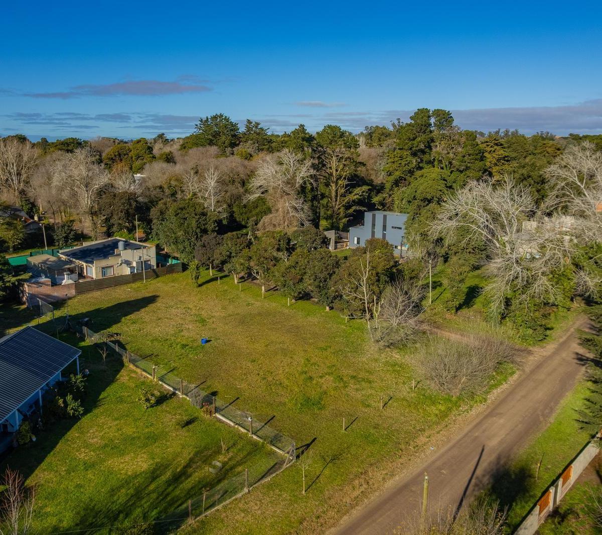 Lote en esquina de 608 m2 en Colina Alegre