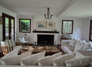 Casa · 261m² · 5 Ambientes · 2 Cocheras · Venta Casa La Martinica Pilar