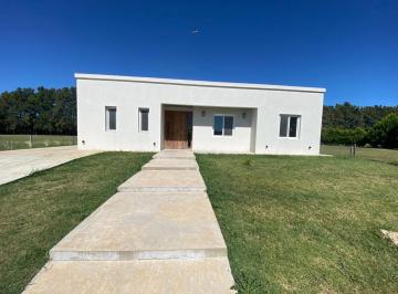 Casa · 240m² · 4 Ambientes · 1 Cochera · Casa en Alquiler en El Campo - Fincas Exclusivas Cardales, Campana, G. B. a. Zona Norte