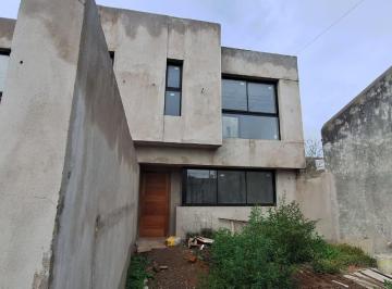 PH · 130m² · 4 Ambientes · 4 Cocheras · Dúplex de Cuatro Ambientes a Terminar. Se Entrega en El Estado Que Se Encuentra.