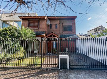 Casa · 132m² · 4 Ambientes · 2 Cocheras · Venta Casa 4 Ambientes con Parque y Parrilla en Haedo Sur.