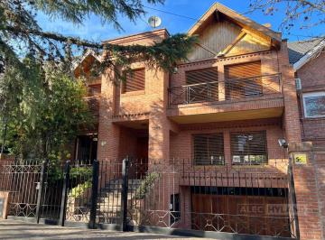 Casa · 490m² · 5 Ambientes · 3 Cocheras · Casa en Alquiler en Excelente Zona de Martinez, San Isidro