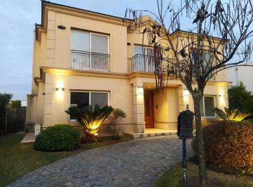 Casa · 260m² · 7 Ambientes · 1 Cochera · Alquiler Casa en Tigre Nordeta Los Alisos