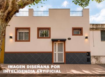 Casa · 204m² · 8 Ambientes · Venta Casona Lote Propio 8 Amb. en Villa Urquiza - Terraza - Terreno Ideal Proyecto Phs - Permuta!
