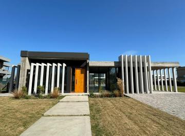 Casa · 199m² · 4 Ambientes · 1 Cochera · Casa en Venta La Providencia