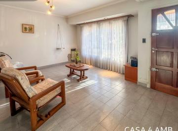 Casa · 233m² · 4 Ambientes · 1 Cochera · Casa en Venta 4 Ambientes con Playroom en Barrio San Jose