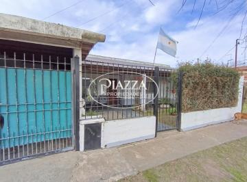 Casa · 62m² · 4 Ambientes · 1 Cochera · Casa en Venta en Abasto