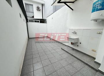 PH de 3 ambientes, Villa del Parque · Moderno PH 3 Ambientes Al Frente con Destacado Patio y Balcones.
