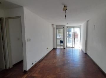 Departamento · 50m² · Un Dormitorio con Balcon en Alquiler Sobre Estrada Esq. Independencia