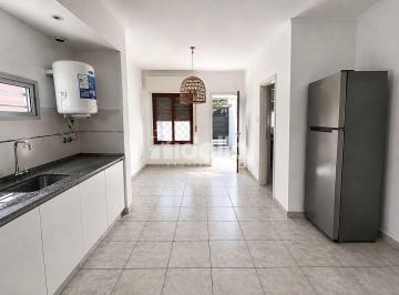RDP-RDP-977_2 · Casa Reciclada de 2 Dorm. con Parque y Cochera - Berisso