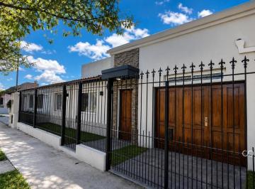 Casa · 182m² · 4 Ambientes · 1 Cochera · Casa en Baradero