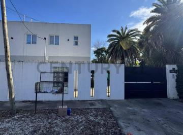 Casa · 85m² · 2 Dormitorios · 2 Cocheras · Duplex en Alquiler City Bell