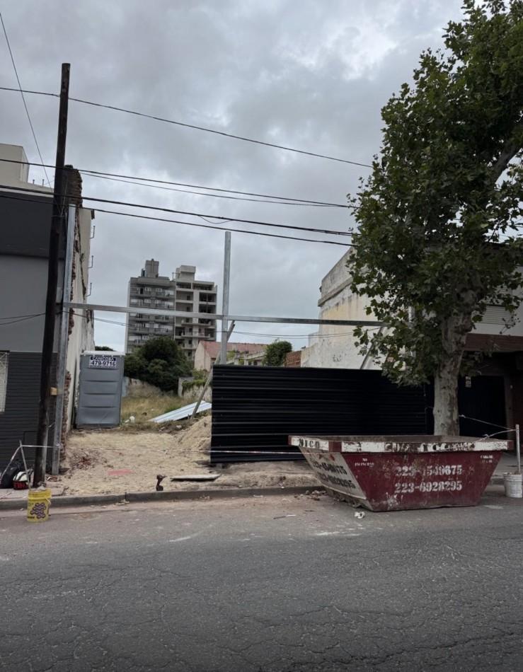 Lote de 8.66 X 43 metros en Plaza Peralta Ramos