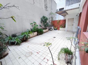 Departamento de 4 ambientes, Caballito · Cómodo 4amb con Amplio Patio en Muy Buen Estado