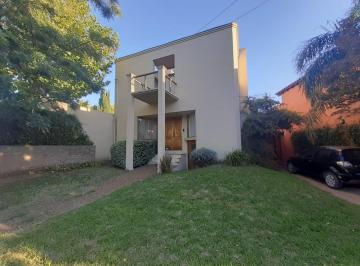 Casa · 170m² · 6 Ambientes · 1 Cochera · Casa en Pje. Sargento Núñez 730 - B° Villa Elvina