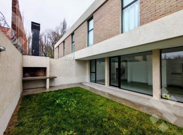 PH · 200m² · 4 Ambientes · 2 Cocheras · Venta Casa