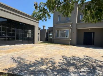 Casa · 267m² · 5 Ambientes · 2 Cocheras · Casa con Quincho y Pileta Sobre Lote en Cul de Sac | San Matías | Maschwitz | Escobar