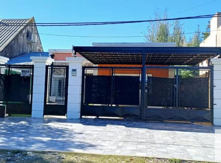 Casa · 150m² · 4 Ambientes · 2 Cocheras