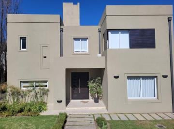 Casa · 217m² · 3 Dormitorios · 2 Cocheras · Casa en Venta 3 Dorm. El Tipal Salta Capital