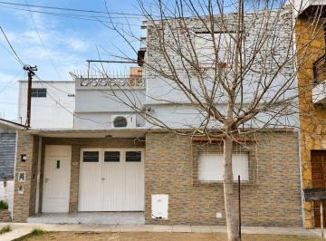Casa · 204m² · 5 Ambientes · 1 Cochera · Venta Casa 6 Ambientes Lanus Oeste con Potencial
