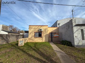 Casa · 87m² · 3 Ambientes · 1 Cochera · Casa de 2 Dorm. con Amplio Patio en Barrio Belgrano