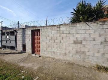 Casa · 87m² · 2 Ambientes · 2 Cocheras · Venta Casa Lote Propio Ideal Inversor / Primera Vvivienda La Ferrer