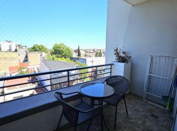 Departamento · 44m² · 3 Ambientes · 1 Cochera · Apto Credito Venta Departamento Caseros 3 Amb Cochera con Balcón Parrilla, Oportunidad