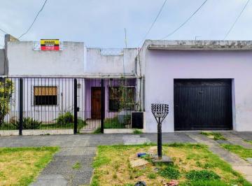 Casa · 145m² · 3 Ambientes · 2 Cocheras · Casa Tres Ambientes en Buena Zona