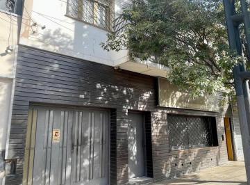 Casa · 330m² · 6 Ambientes · 5 Cocheras · Complejo en Venta Sobre Av Patria | Excelente Renta