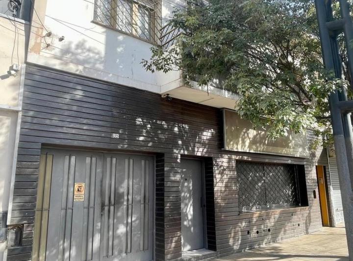 Casa · 330m² · 6 Ambientes · 5 Cocheras