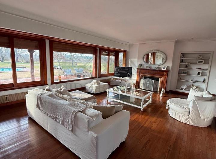 Casa · 350m² · 12 Ambientes