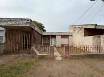 Casa · 119m² · 3 Ambientes · 1 Cochera · Oportunidad - Casa a Reciclar en Venta