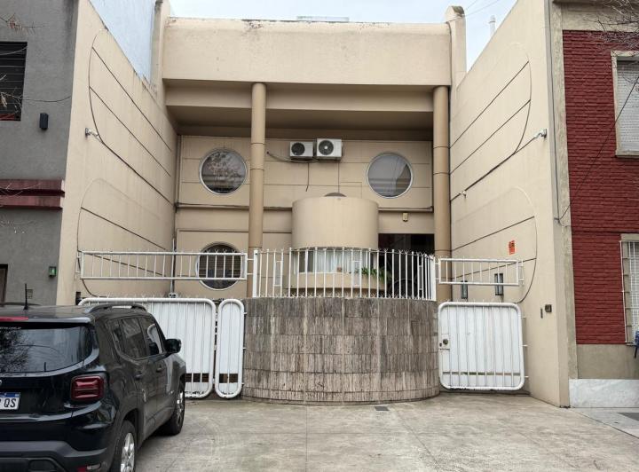Casa · 360m² · 6 Ambientes · 3 Cocheras