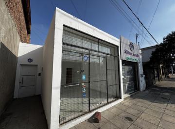 Casa · 109m² · 4 Ambientes · Caraffa Venta Casa y Dos Locales en Venta Ideal Inversión