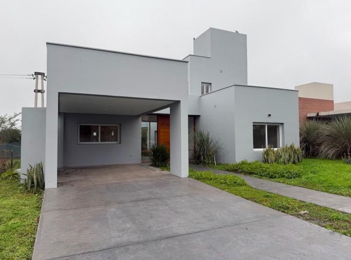 Casa · 170m² · 6 Ambientes · 2 Cocheras
