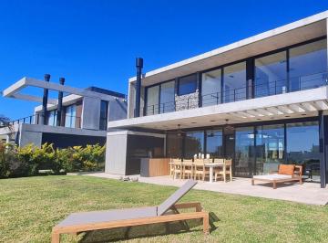 Casa · 215m² · 6 Ambientes · 6 Cocheras · Casa en Venta en Costas, Puertos, Escobar