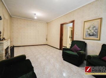 Casa · 144m² · 4 Ambientes · 1 Cochera · Venta Casa 4 Ambientes en Turdera
