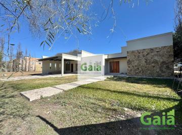 Casa · 216m² · 4 Ambientes · Casa en Venta El Prado Eco Village 3 Dorm.
