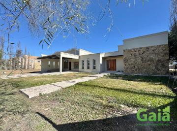 Casa · 216m² · 4 Ambientes · Casa en Venta El Prado Eco Village 3 Dorm.