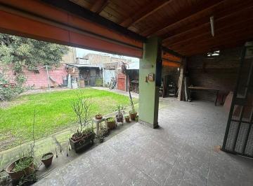 Casa · 134m² · 5 Ambientes · 1 Cochera · Venta - Casa 3 Dorm. con Cochera y Patio - Barrio Fisherton.