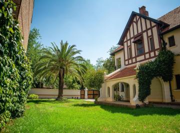 Casa · 800m² · 6 Dormitorios · 2 Cocheras · Casa en Venta