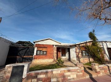 Casa de 5 ambientes, Gobernador Benegas · Casa en Venta 3 Dorm. Sobre Terreno de 322 m² – Ideal Vivienda o Inversión