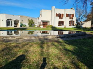 vista del fondo del patio · Casa Quinta Luminosa, con Jardín, Pileta, Parrilla, Garajes, Lavadero, Multiusos
