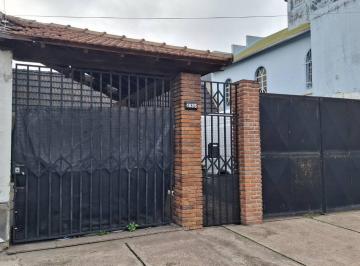 Casa · 222m² · 5 Ambientes · 2 Cocheras · Casa 5 Ambientes Venta Lanus Quincho y 2 Cocheras
